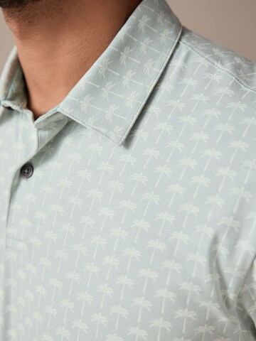 Tricou de la Next pe verde