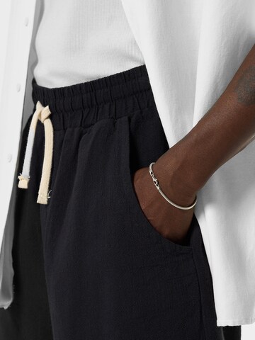 Loosefit Pantaloni 'Harker Heights' di VAMOS CLO in nero