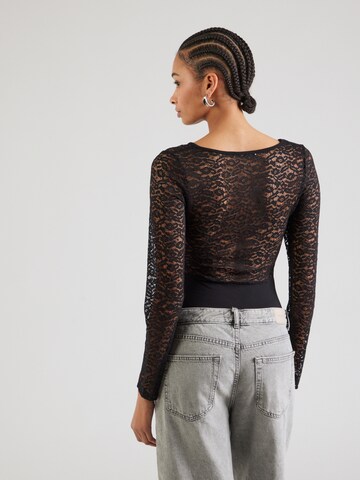 ABOUT YOU Shirt in Black