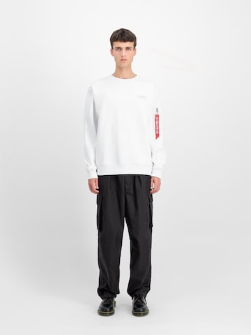 ALPHA INDUSTRIES Sweatshirt i vit