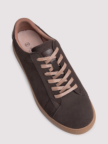 Pantofi de la Ombre pe maro