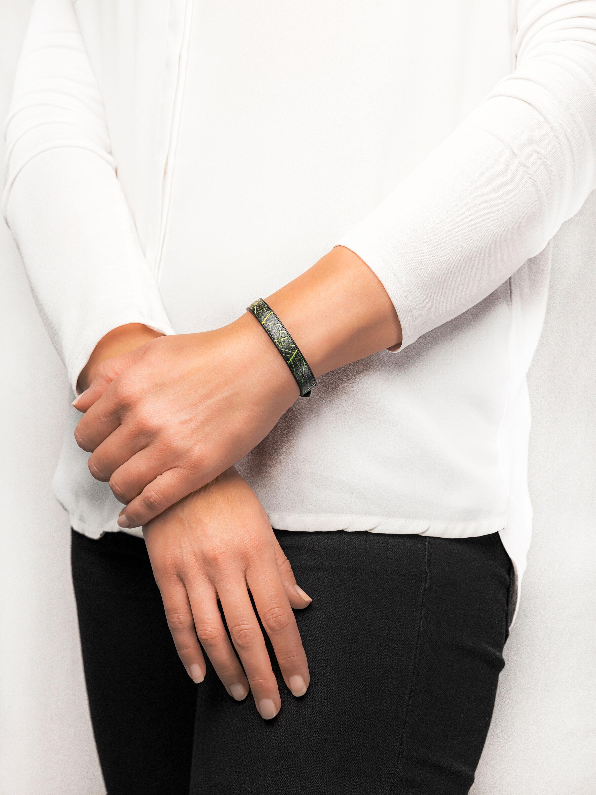 NiMa Atelier - Pulsera 'GEB LEAF' en verde: frente
