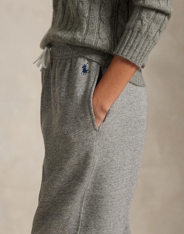 Polo Ralph Lauren Tapered Housut 'ARCTIC ' värissä harmaa