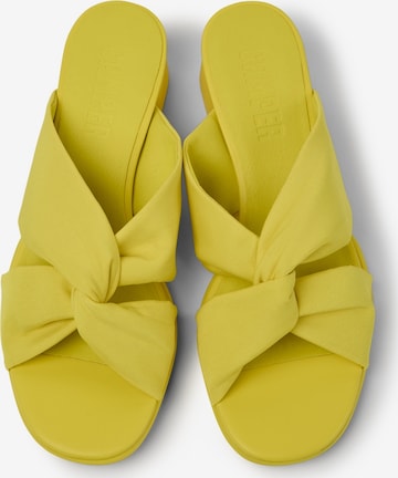Sandalo con cinturino 'Katie' di CAMPER in giallo