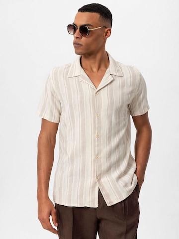 Antioch - Ajuste regular Camisa en beige: frente