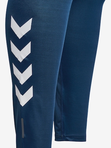 Skinny Pantaloni sport de la Hummel pe albastru