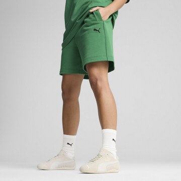 Regular Pantalon 'Premium Ess' PUMA en vert