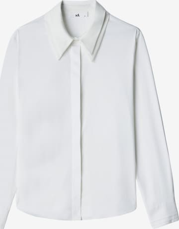 adl Shirt in Wit: voorkant