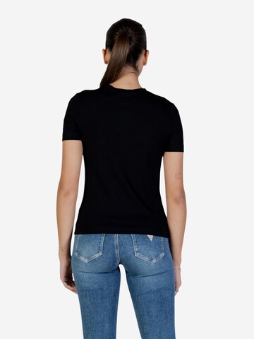 Top 'TRACEY CN SS T-SHIRT V6RI07 J1314' di GUESS in nero
