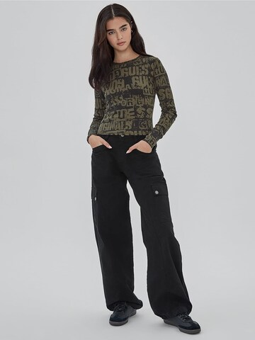 GUESS Wide leg Cargo Pants in Black