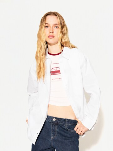 Camicia da donna di Bershka in bianco: frontale