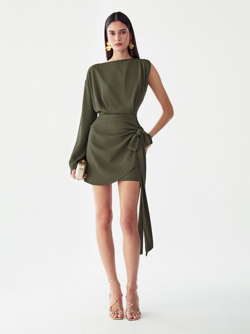 Rochie 'Fiora' de la BWLDR pe verde