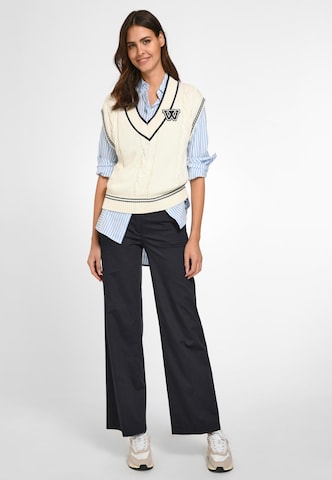 St. Emile Boot cut Pleated Pants in Blue