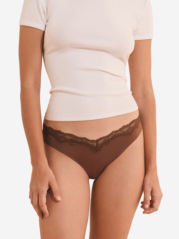 ETAM Thong 'Fara' in Brown: front