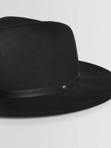 Bershka Hat in Black