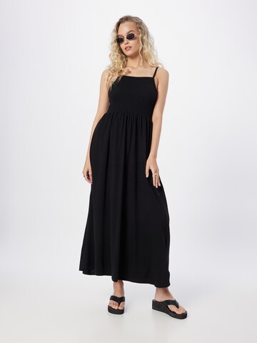 Rochie de la GAP pe negru