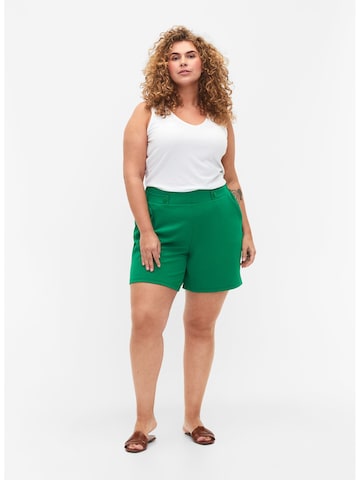 Zizzi Regular Shorts 'Ellie' in Grün