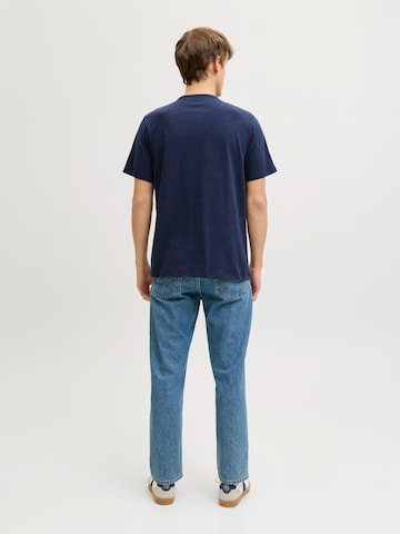 JJ Rebel Koszulka 'JREBWINDOM' w kolorze niebieski