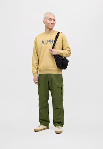 ALPHA INDUSTRIES - Sweatshirt 'Stencil' em verde