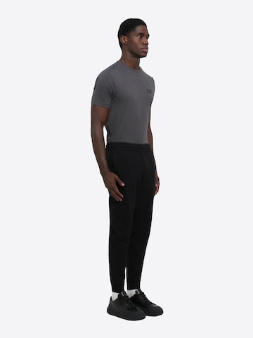 regular Pantaloni sportivi di EA7 Emporio Armani in nero