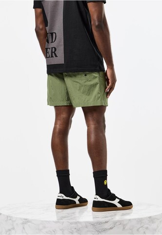 Weekend Offender Regular Badeshorts 'Stacks' in Grün