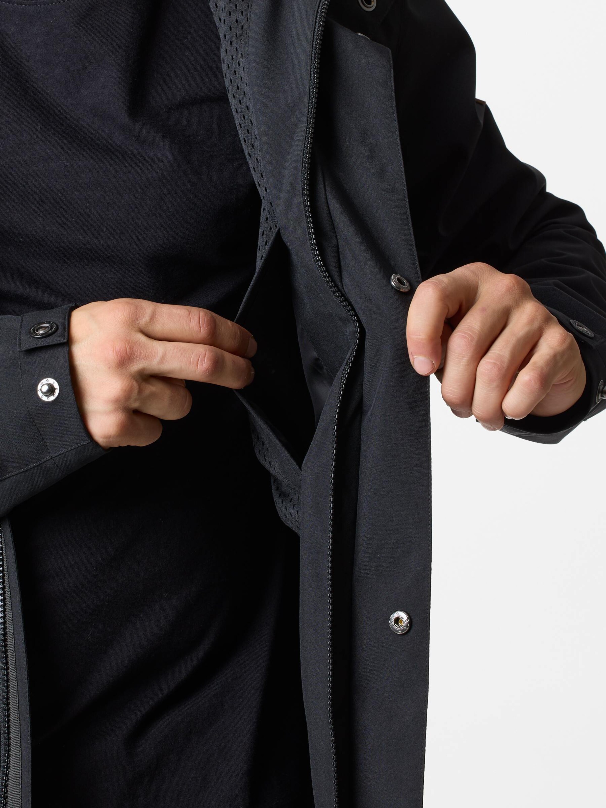 Veste outdoor 'Sarek' SWEDEMOUNT en noir