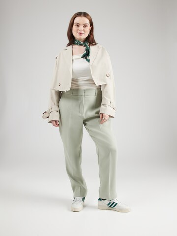 Coupe slim Pantalon à plis ONLY Carmakoma en vert