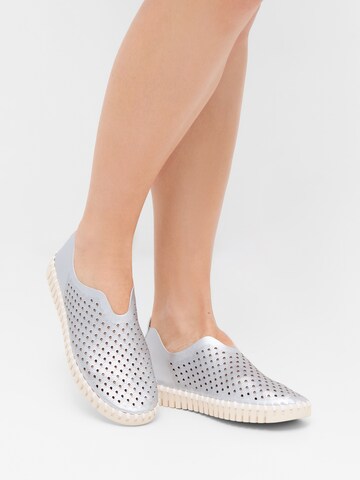 ILSE JACOBSEN Classic Flats in Silver