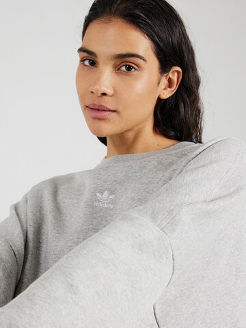 Sweat-shirt 'Essentials' ADIDAS ORIGINALS en gris