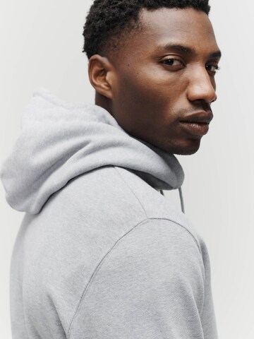 SANVT Sweatshirt 'The Hooded Sweatshirt' in Grau