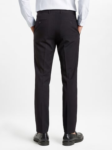 Coupe slim Pantalon à plis Finshley & Harding London en noir