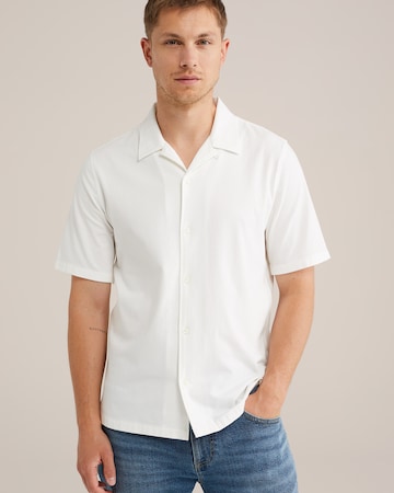 Regular fit Camicia di WE Fashion in beige: frontale