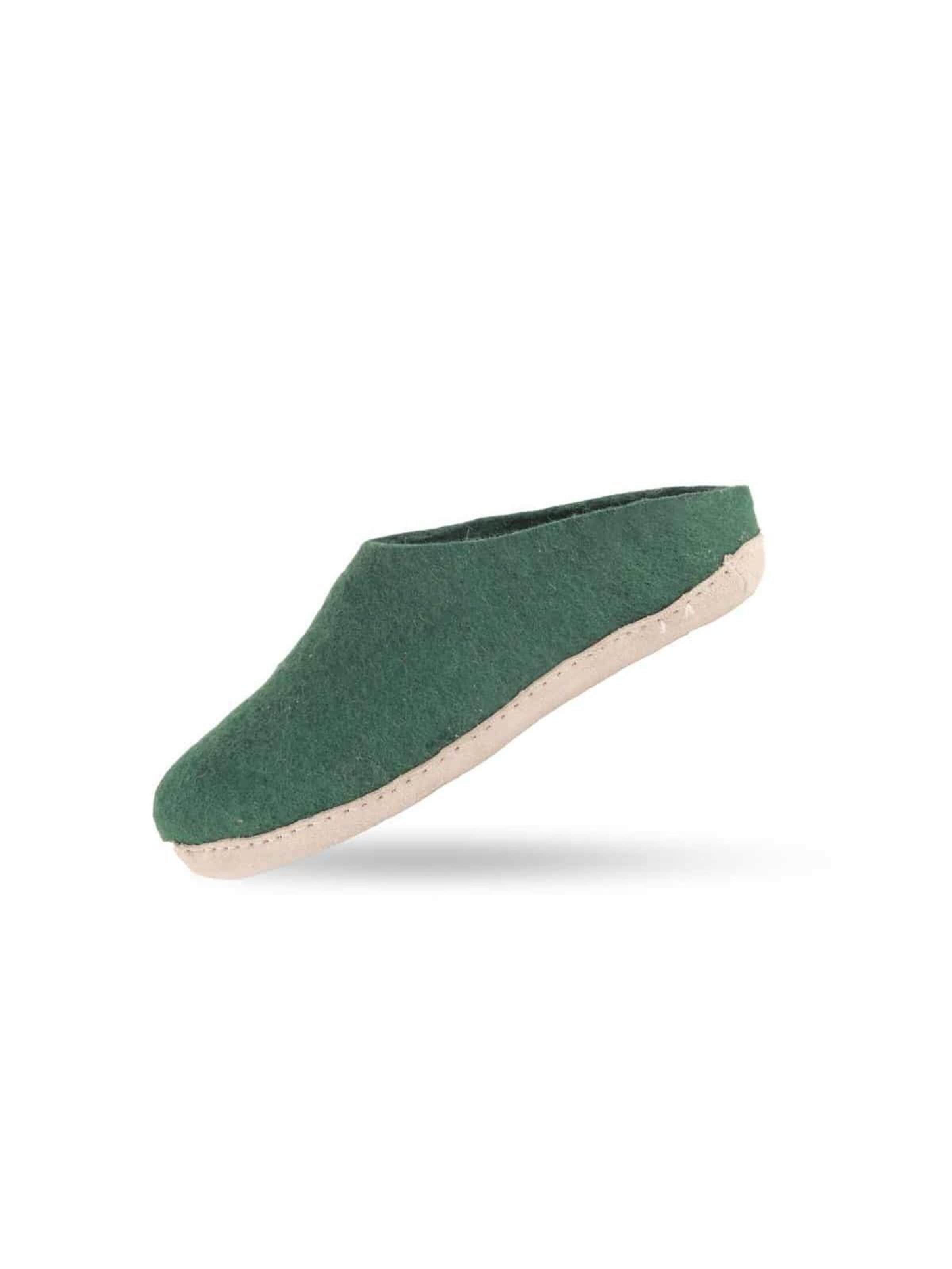 SHUS walk with nature Pantolette 'Sutsko, klassisk uldtøffel (100% ren uld) m/sål i skind - Dansk Design fra SHUS' i grön: framsida