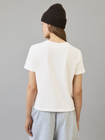 Bershka Tričko – bílá