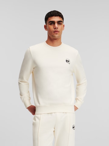 Karl Lagerfeld Collegepaita 'Ikonik' värissä valkoinen: edessä