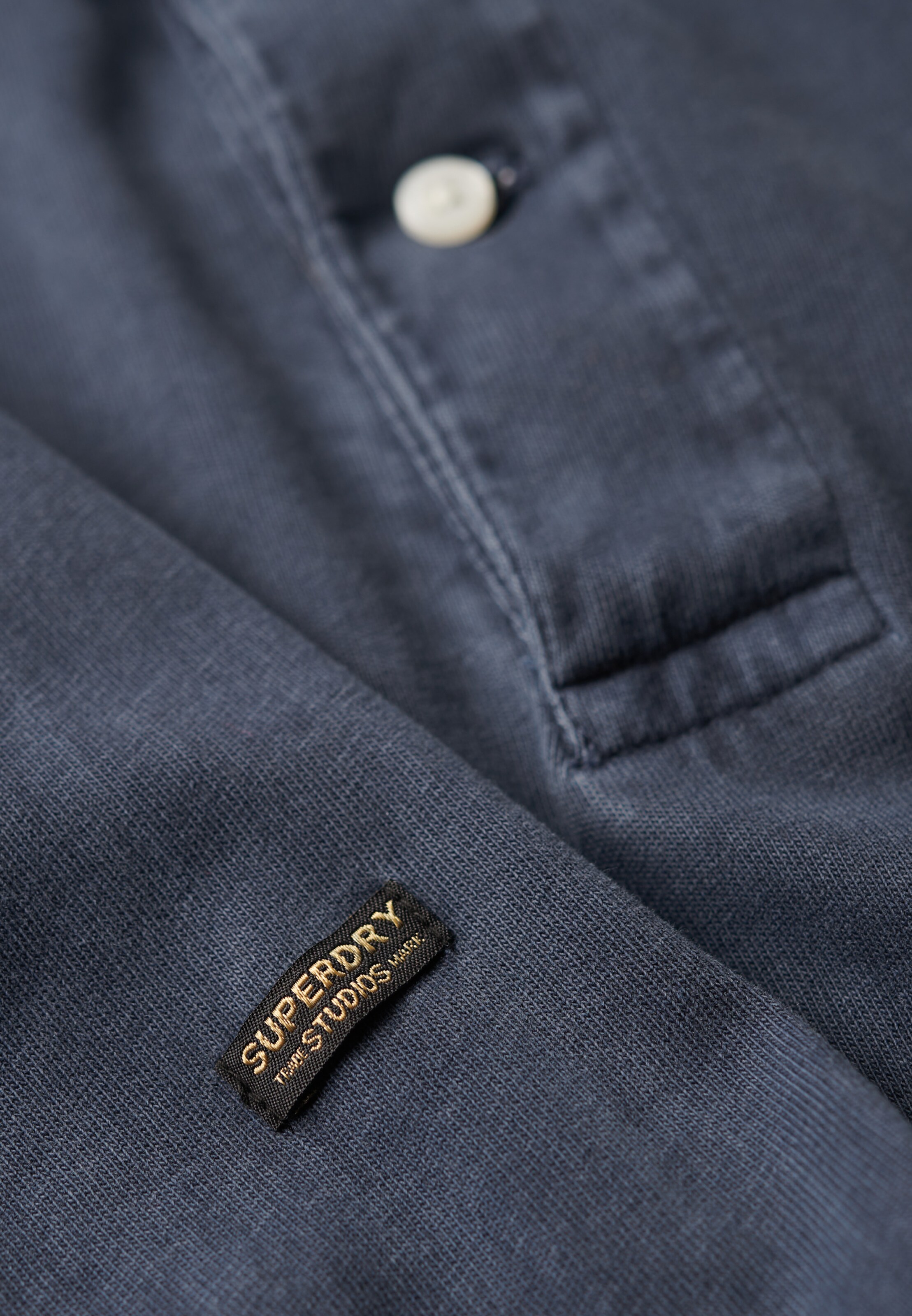 T-Shirt ' Studios' Superdry en bleu