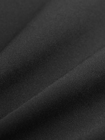 self. Skinny Shorts in Schwarz