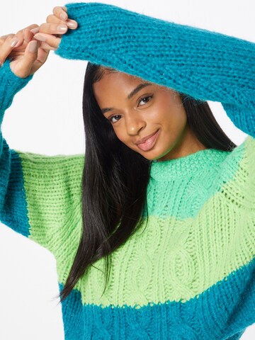 Nasty Gal Sweater in Green