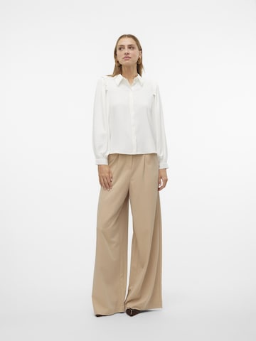 Chemisier 'VMAni' VERO MODA en blanc