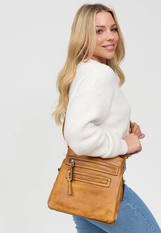 Emma & Kelly Shoulder Bag 'LOXLEY' in Yellow: front