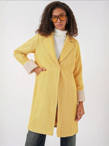 Cappotto invernale 'Mäntel' di Bigdart in giallo
