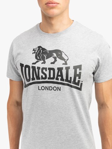 LONSDALE Футболка ' LOSCOE ' в Серый