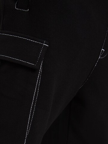 Bershka Regular Shorts in Schwarz