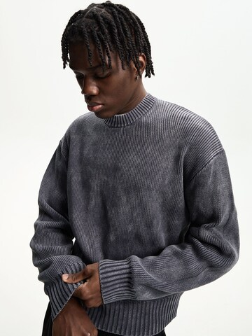 Bershka Pullover in Grau