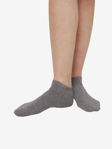 ESPRIT Socks in Grey: front