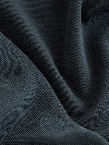 smALLSAINTS Set in Black