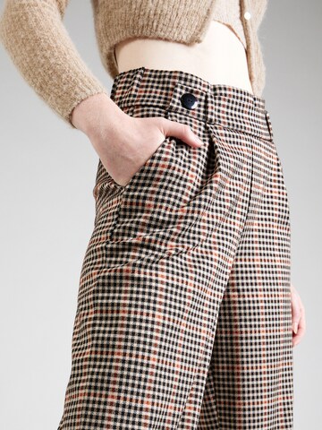 JDY - Pierna ancha Pantalón plisado 'GEGGO MIA' en beige