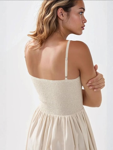Hiccup Dress in Beige