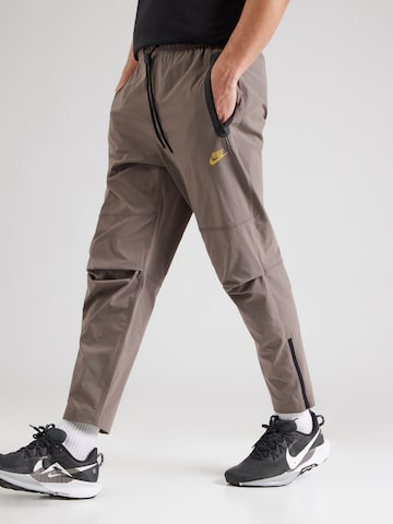 pelēks Nike Sportswear Pakapēniski sašaurināts piegriezums Bikses: no priekšpuses