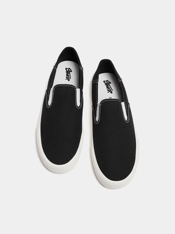Pull&Bear Спортни обувки Slip On в черно